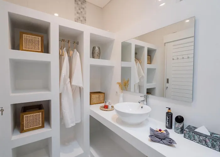 Noni Kerobokan - By Bali Lyfe Venture Villa