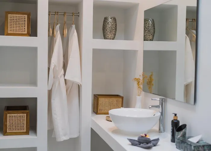 Noni Kerobokan - By Bali Lyfe Venture Seminyak