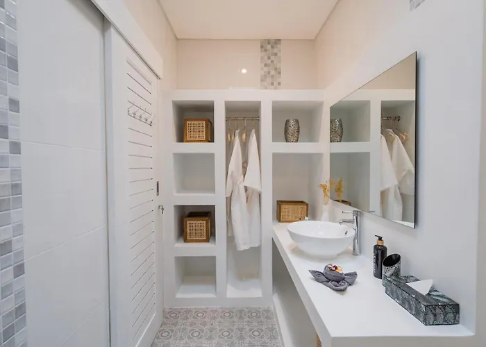 Noni Kerobokan - By Bali Lyfe Venture Villa